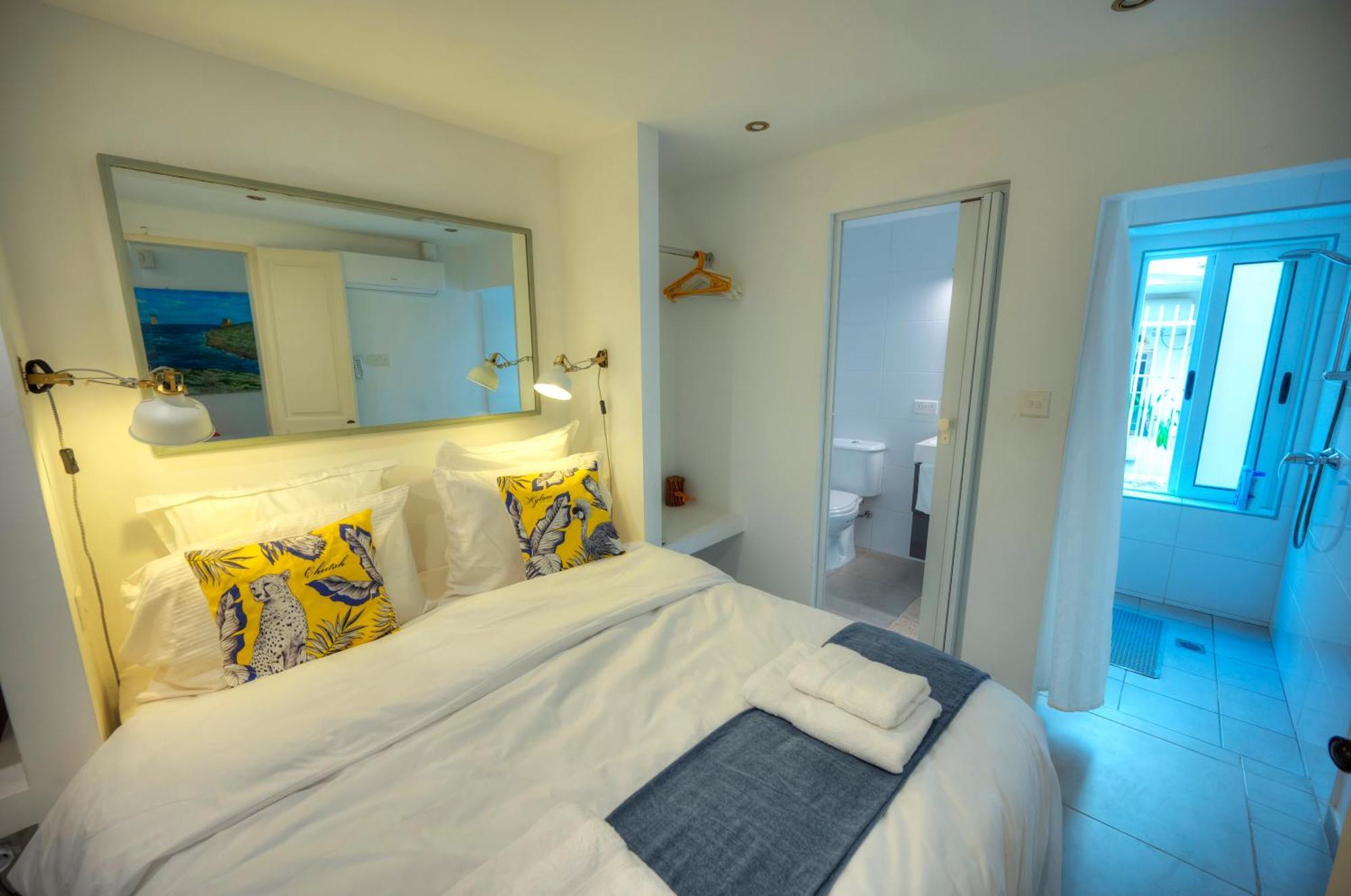 Seaview Sliema 30 Seconds To High Street & Ferry, 2X Double En-Suite Bedrooms, Modern Whole Traditional Townhouse, Kitchen, Living Area, & Roof Terrace Exterior foto