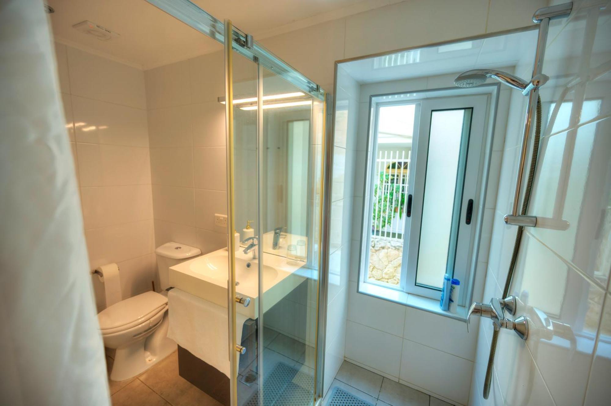 Seaview Sliema 30 Seconds To High Street & Ferry, 2X Double En-Suite Bedrooms, Modern Whole Traditional Townhouse, Kitchen, Living Area, & Roof Terrace Exterior foto