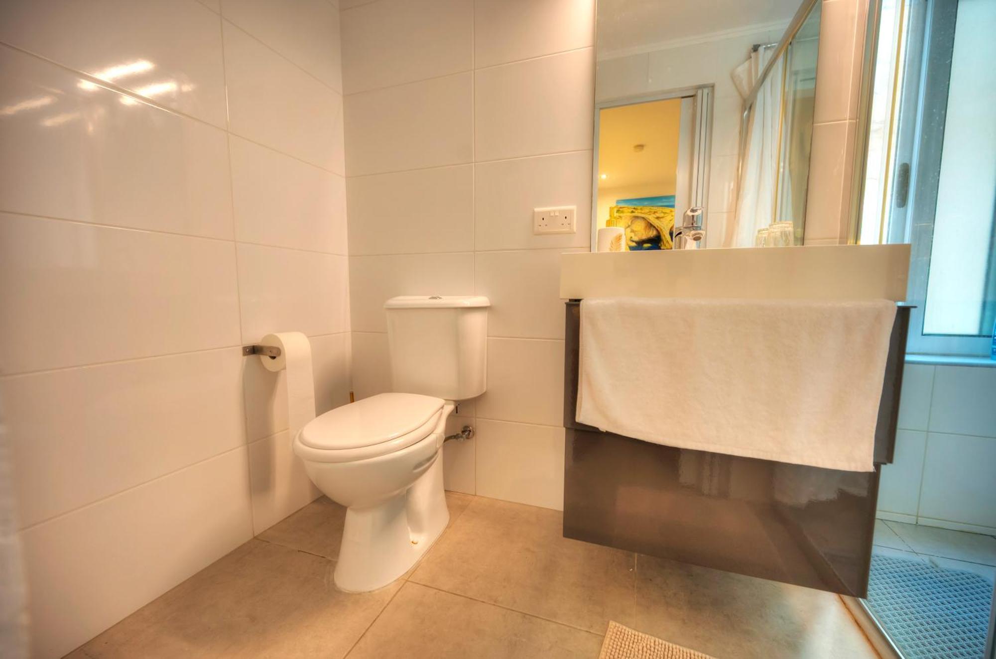 Seaview Sliema 30 Seconds To High Street & Ferry, 2X Double En-Suite Bedrooms, Modern Whole Traditional Townhouse, Kitchen, Living Area, & Roof Terrace Exterior foto