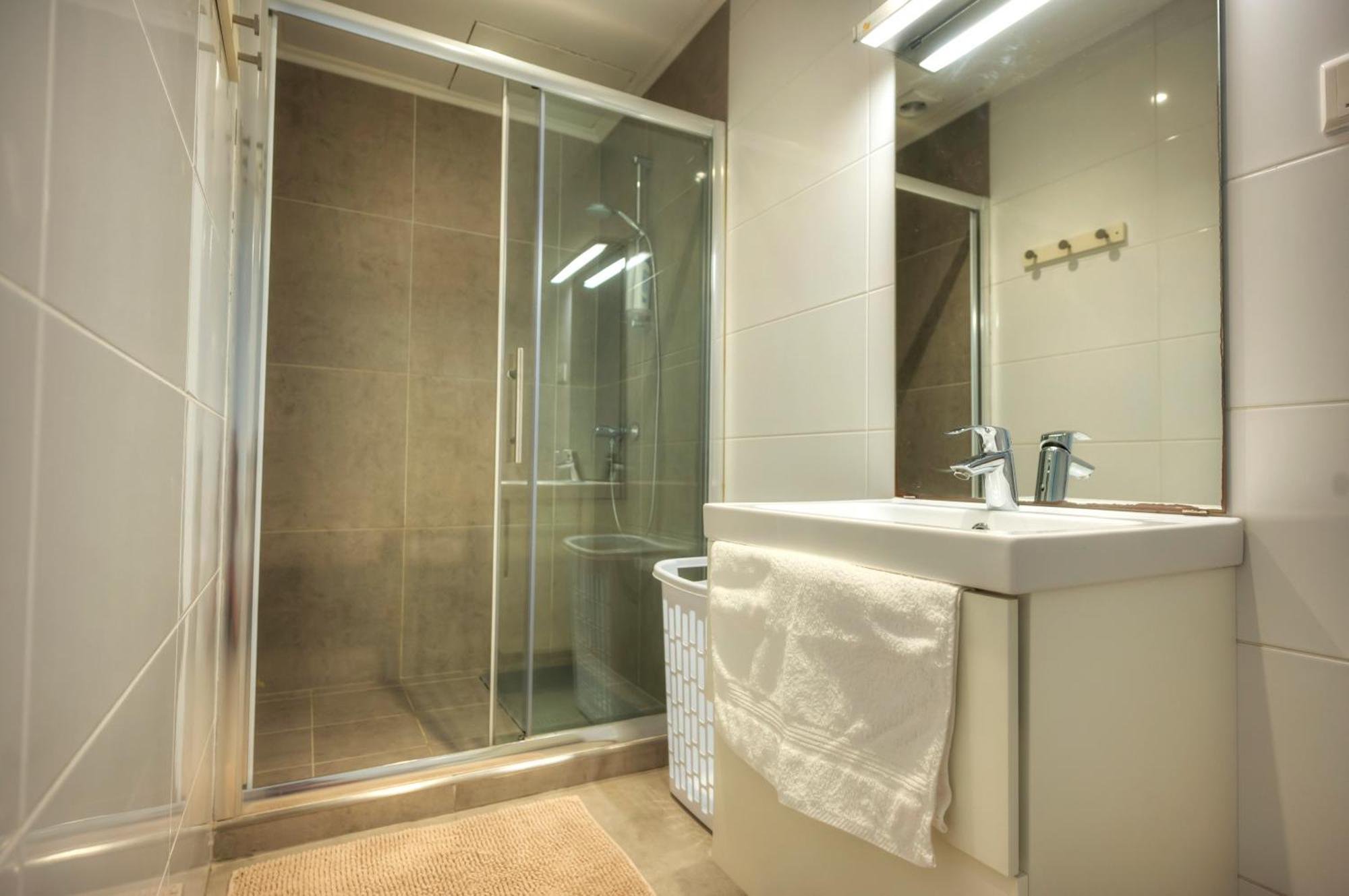 Seaview Sliema 30 Seconds To High Street & Ferry, 2X Double En-Suite Bedrooms, Modern Whole Traditional Townhouse, Kitchen, Living Area, & Roof Terrace Exterior foto